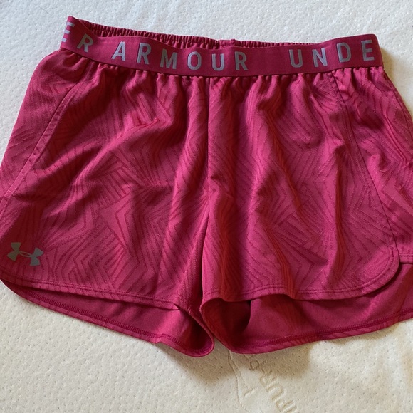 UNDER ARMOUR heat gear loose cut fit medium shorts pink - Picture 3 of 5